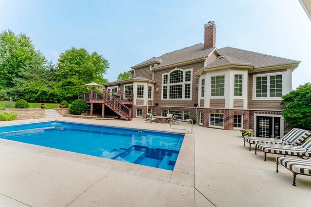 W210N5415 Carters Crossing CIRCLE, Menomonee Falls, WI 53051