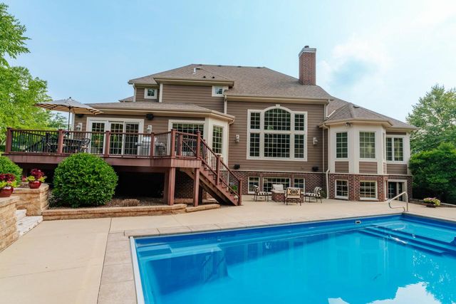 W210N5415 Carters Crossing CIRCLE, Menomonee Falls, WI 53051