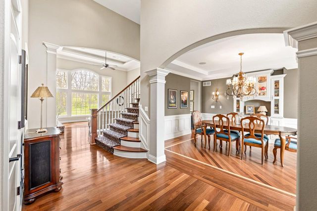 W210N5415 Carters Crossing CIRCLE, Menomonee Falls, WI 53051