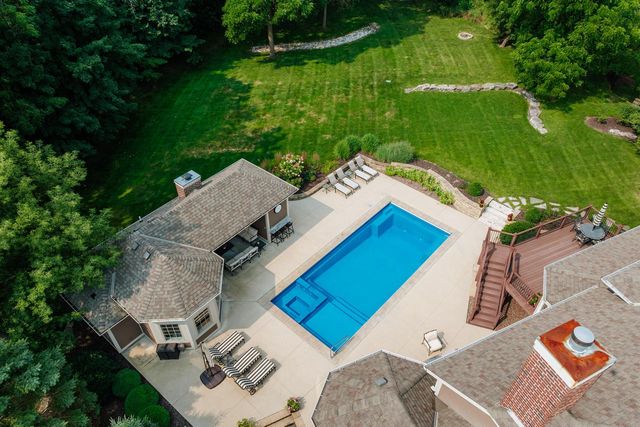 W210N5415 Carters Crossing CIRCLE, Menomonee Falls, WI 53051