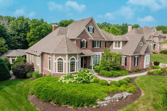 W210N5415 Carters Crossing CIRCLE, Menomonee Falls, WI 53051