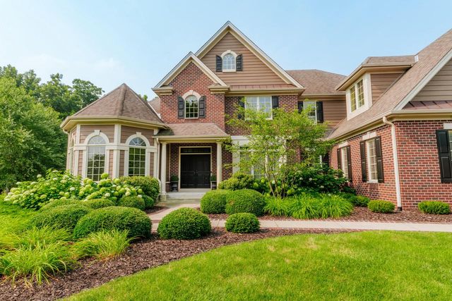 W210N5415 Carters Crossing CIRCLE, Menomonee Falls, WI 53051