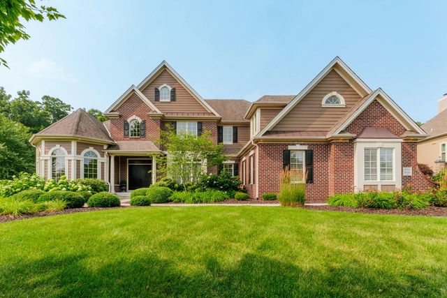 W210N5415 Carters Crossing CIRCLE, Menomonee Falls, WI 53051