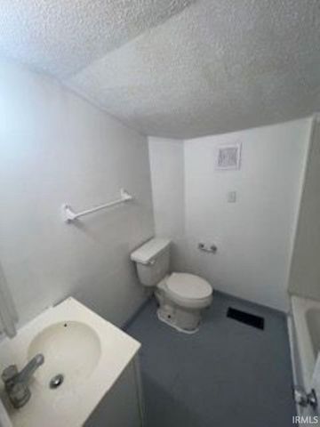 1800 N 6th Avenue, Evansville, IN 47710