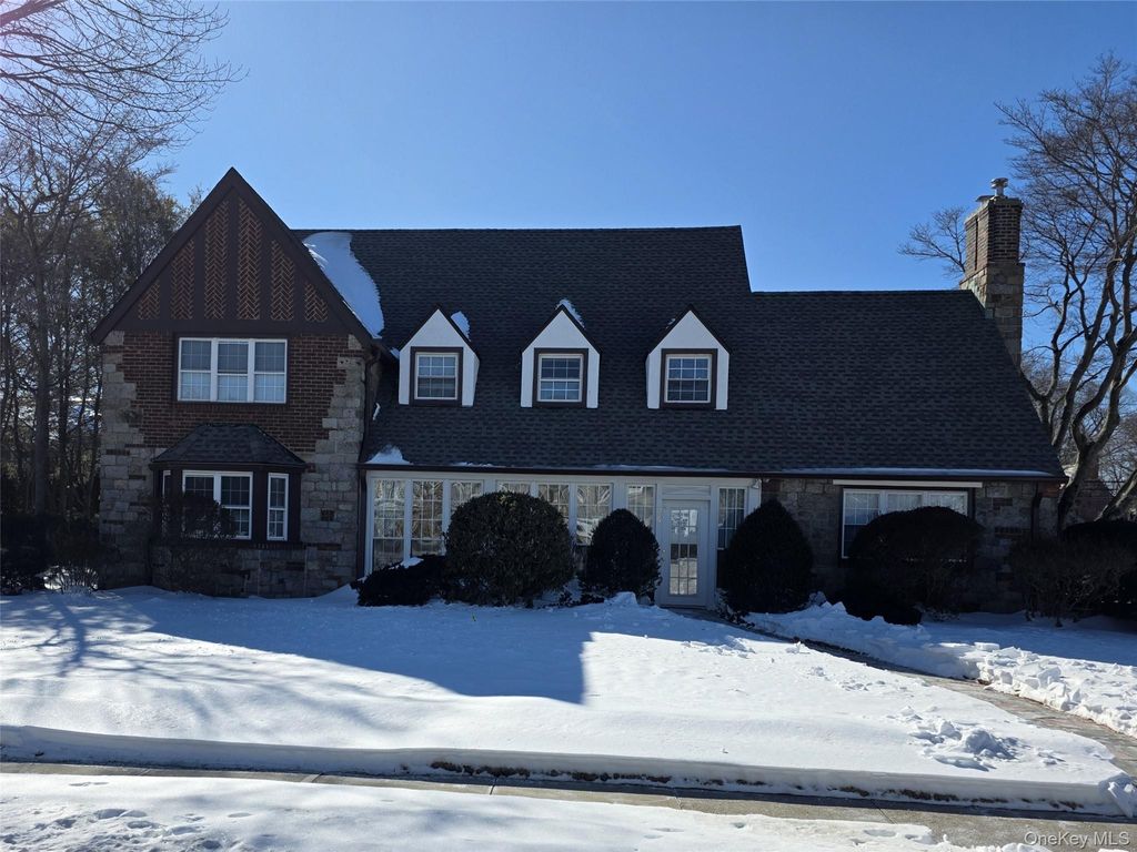 24 Canterbury Road, Rockville Centre, NY 11570