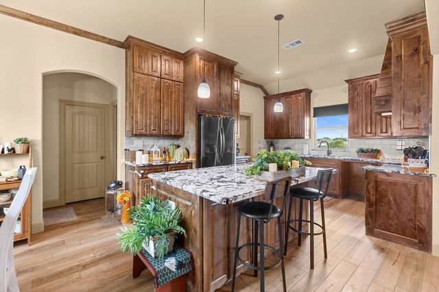 300 Delatorre Street, Trenton, TX 75490