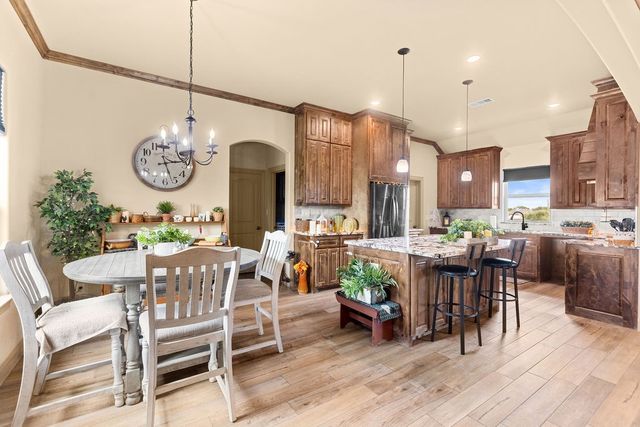 300 Delatorre Street, Trenton, TX 75490