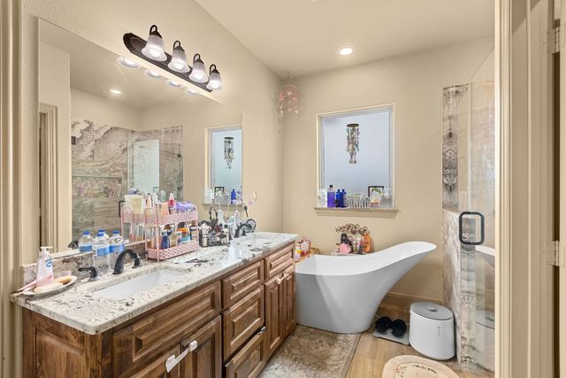 300 Delatorre Street, Trenton, TX 75490