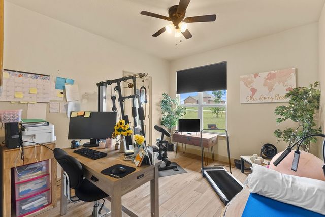 300 Delatorre Street, Trenton, TX 75490