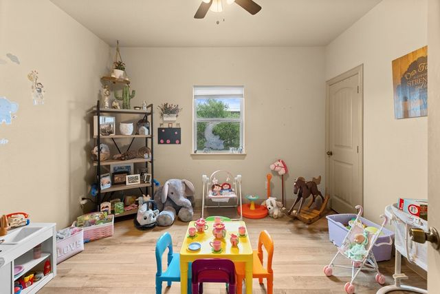 300 Delatorre Street, Trenton, TX 75490