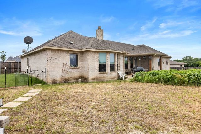 300 Delatorre Street, Trenton, TX 75490