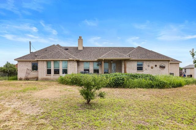 300 Delatorre Street, Trenton, TX 75490
