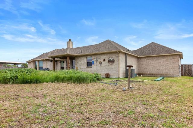 300 Delatorre Street, Trenton, TX 75490