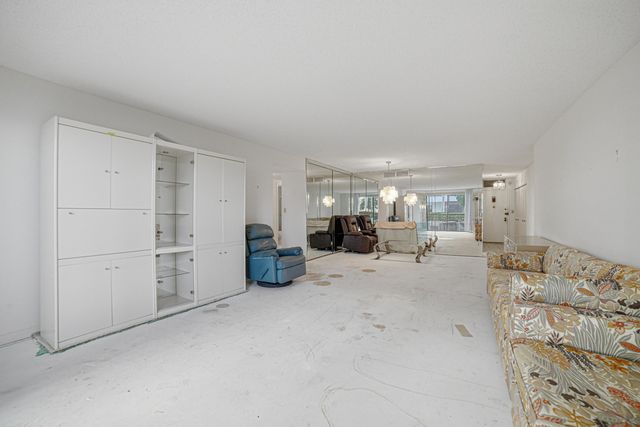600 Three Islands Boulevard 121, Hallandale Beach, FL 33009