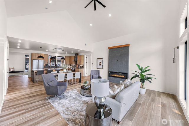 231 Skipping Stone Loop, Lynden, WA 98264