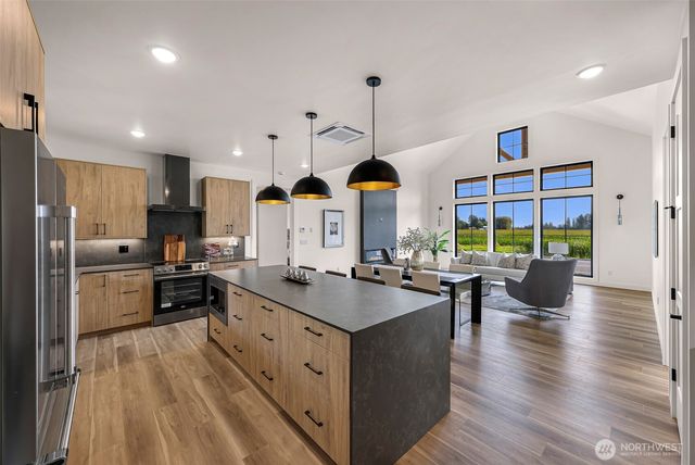231 Skipping Stone Loop, Lynden, WA 98264
