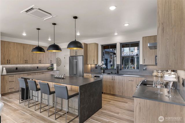 231 Skipping Stone Loop, Lynden, WA 98264
