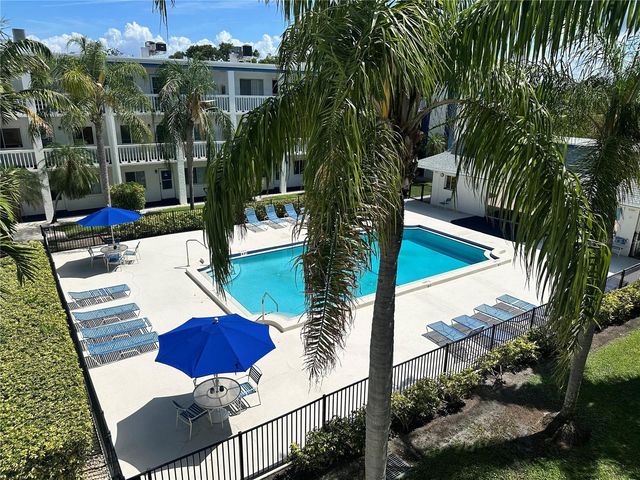350 79TH AVENUE N 142, St Petersburg, FL 33702