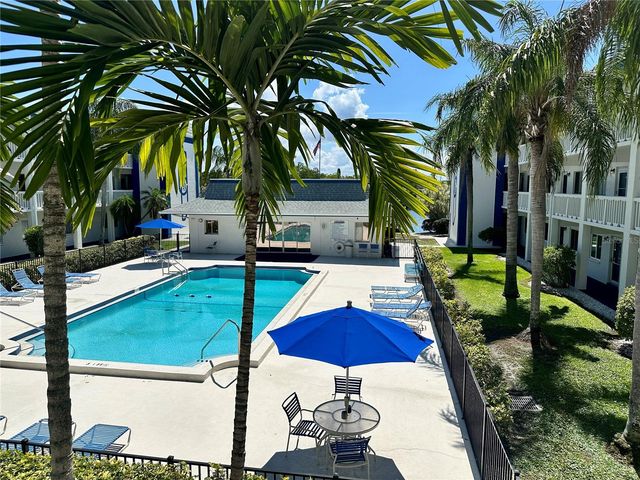 350 79TH AVENUE N 142, St Petersburg, FL 33702
