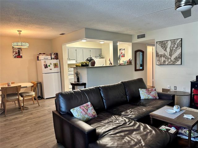350 79TH AVENUE N 142, St Petersburg, FL 33702