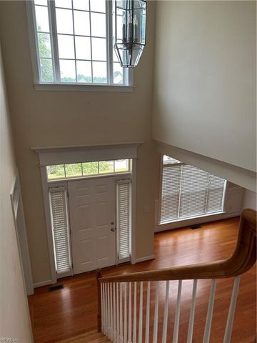 8 Isaac LN, Hampton, VA 23666