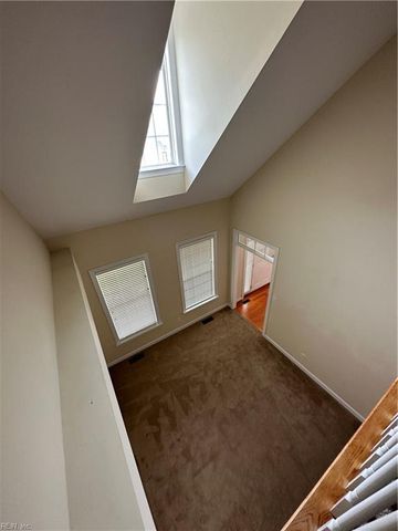 8 Isaac LN, Hampton, VA 23666