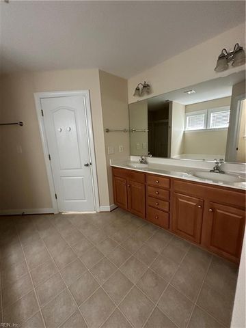 8 Isaac LN, Hampton, VA 23666