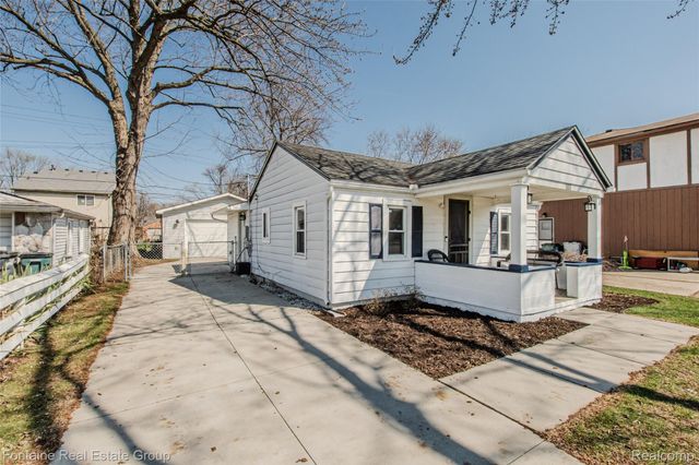 1111 Vermont Drive, Oakland Charter Township, MI 48083