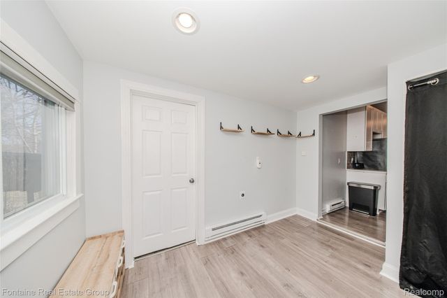 1111 Vermont Drive, Oakland Charter Township, MI 48083