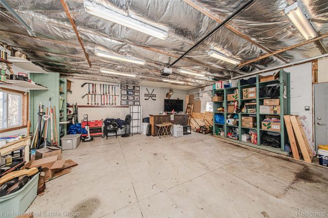 1111 Vermont Drive, Oakland Charter Township, MI 48083