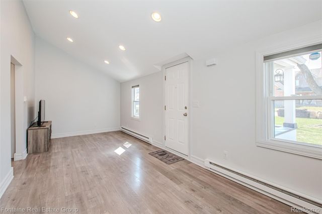 1111 Vermont Drive, Oakland Charter Township, MI 48083