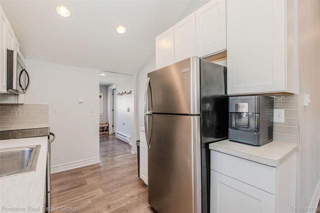 1111 Vermont Drive, Oakland Charter Township, MI 48083