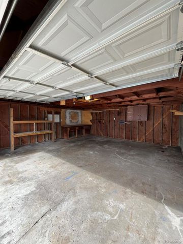 3266 S STELLA, Trenton, MI 48183