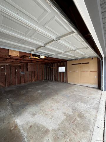 3266 S STELLA, Trenton, MI 48183