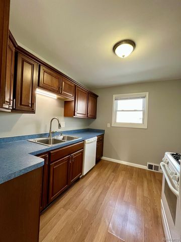 3266 S STELLA, Trenton, MI 48183