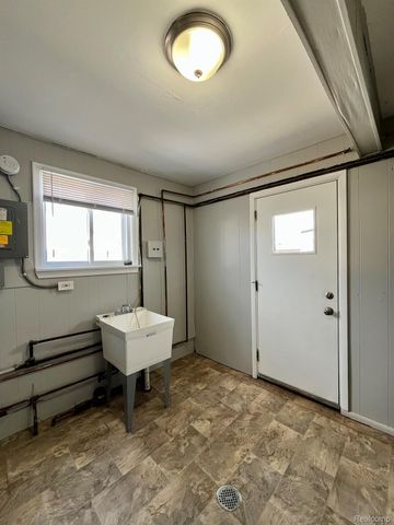 3266 S STELLA, Trenton, MI 48183