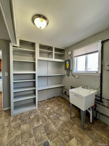 3266 S STELLA, Trenton, MI 48183