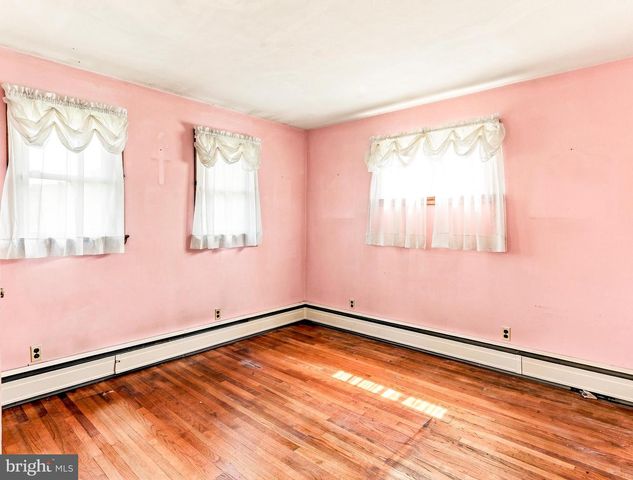 221 SHERWIN RD, Mullica Hill, NJ 08062