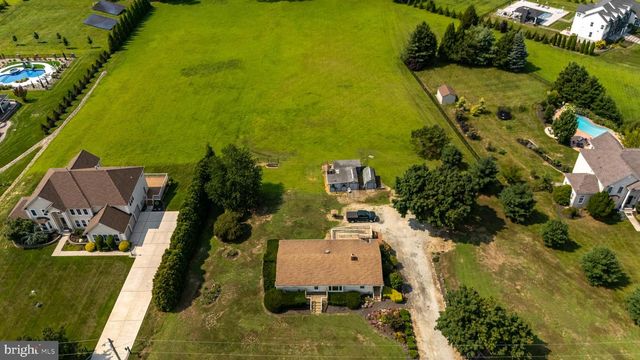 221 SHERWIN RD, Mullica Hill, NJ 08062
