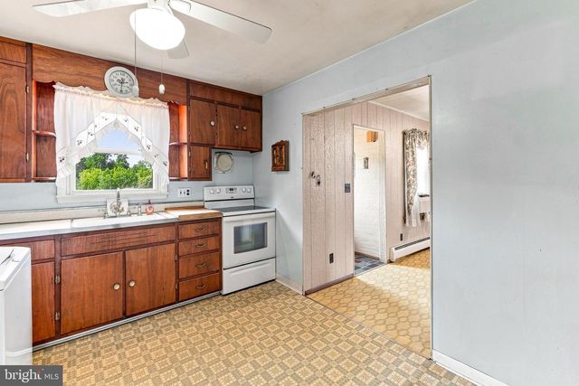 221 SHERWIN RD, Mullica Hill, NJ 08062