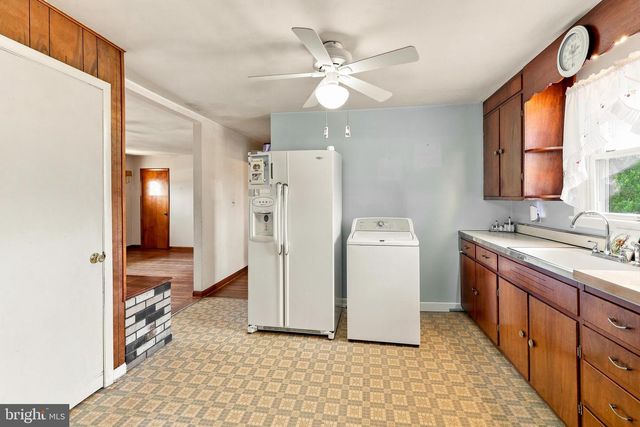 221 SHERWIN RD, Mullica Hill, NJ 08062