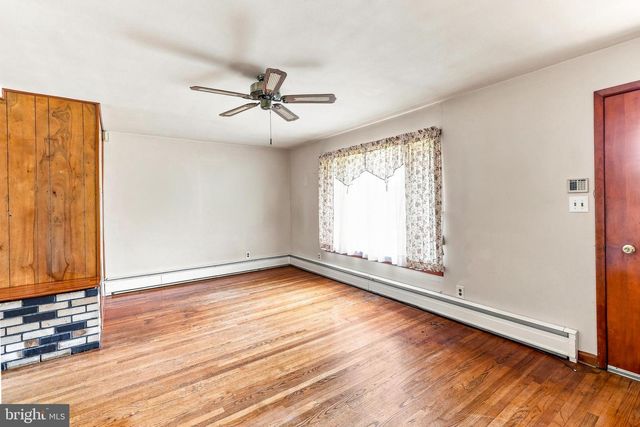 221 SHERWIN RD, Mullica Hill, NJ 08062