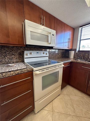 1334 Collins Ave 204, Miami Beach, FL 33139