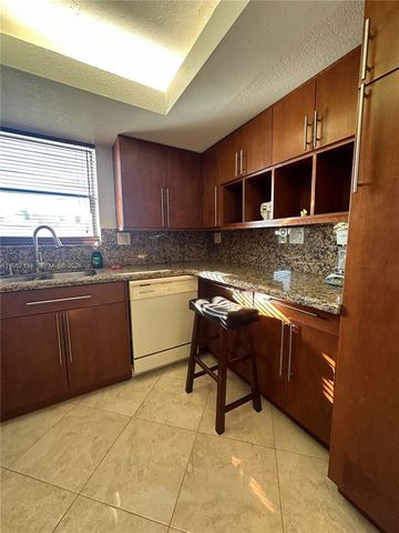 1334 Collins Ave 204, Miami Beach, FL 33139