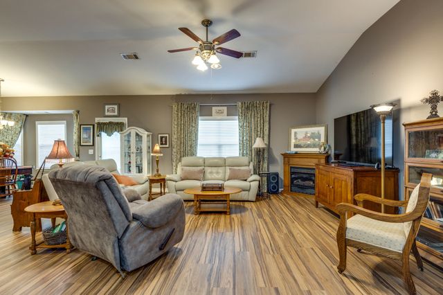 1769 Auburn Ln, Columbia, TN 38401