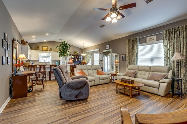 1769 Auburn Ln, Columbia, TN 38401