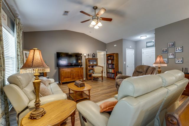 1769 Auburn Ln, Columbia, TN 38401
