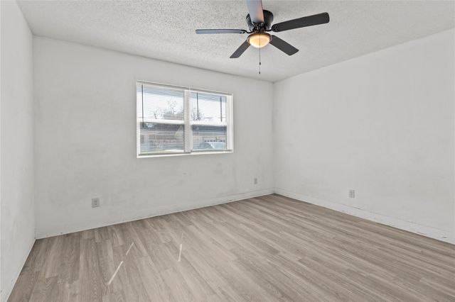 319 E B Street, La Porte, TX 77571