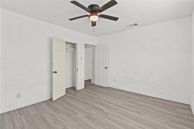 319 E B Street, La Porte, TX 77571