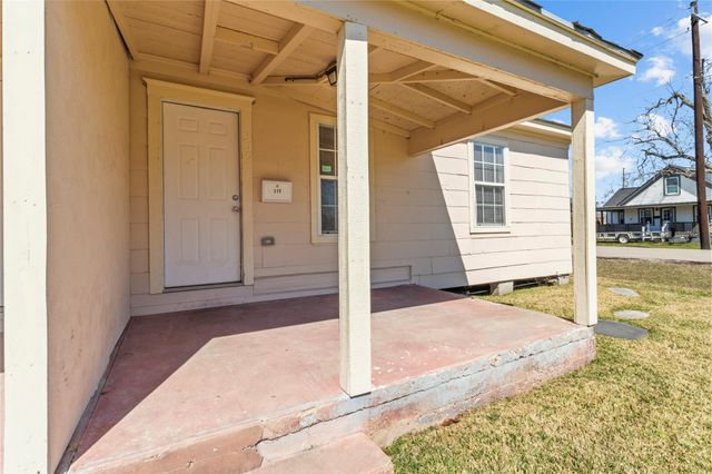 319 E B Street, La Porte, TX 77571